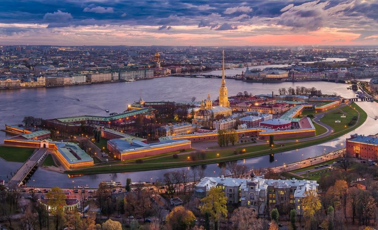 Какой город был на месте санкт петербурга. Петропавловка. Заячий остров Питер. Петропавловская крепость в Санкт-Петербурге. Петроградская крепость в Санкт-Петербурге экскурсия.