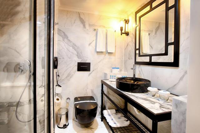 Dosinia Luxury