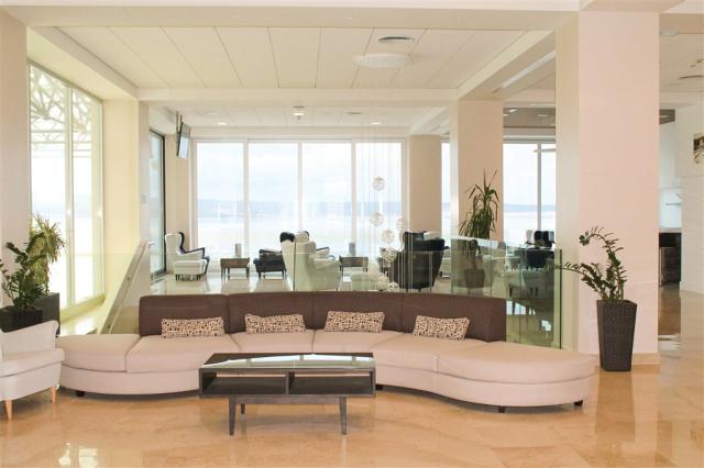 Omorika lobby.jpg