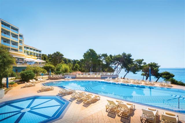 hotel pool (9).jpg