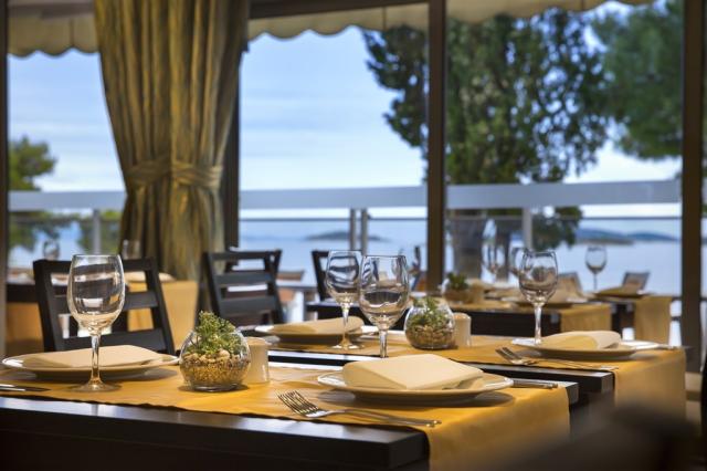 03_Aminess_Grand_Azur_Hotel_Restaurant_hotel_restaurant_(4).jpg