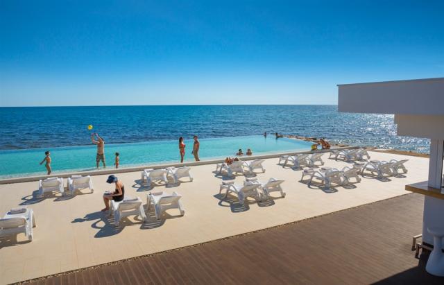 01_Aminess_Maestral_Hotel_Beach__Q8A1332.jpg