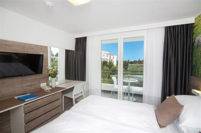 Neptun_Depadance_Family 2nd room_1.jpg
