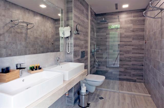 LUNA NEW 4 BATHROOM.jpeg