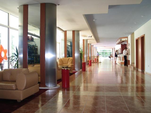 lobby 109_0934.jpg