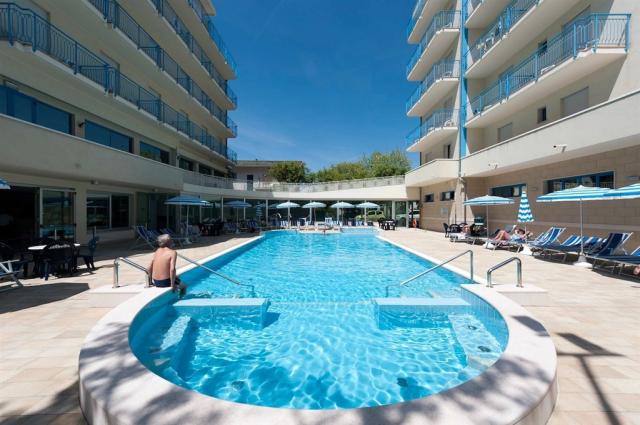 piscina-hotel-miami-jesolo-venezia.jpeg