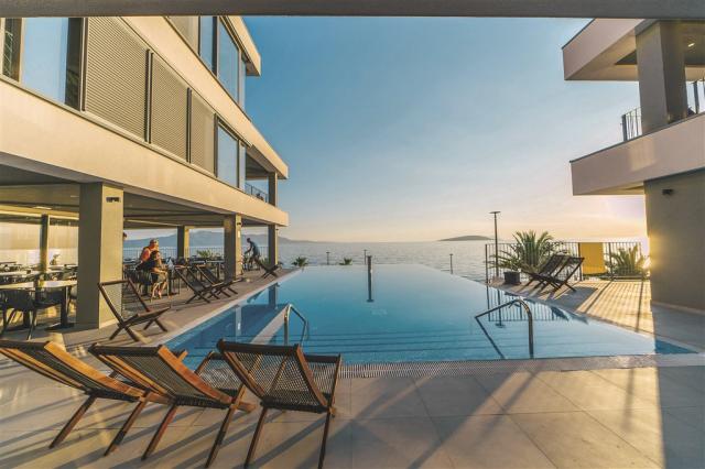 InfinityPool1.jpg