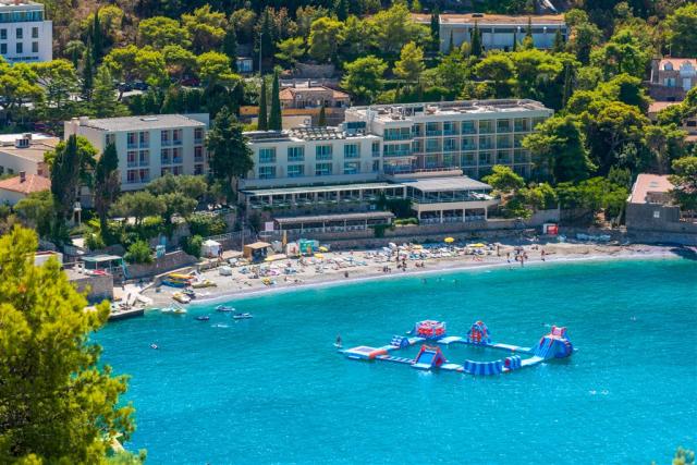 vis-hotel-beach-bar-lapadbay-watersport.png