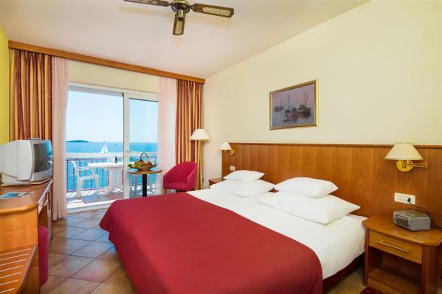 premier-club-room_02_14823095304_o.jpg