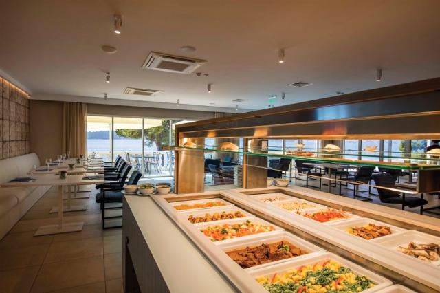Hotel Bellevue -  Buffet.jpg