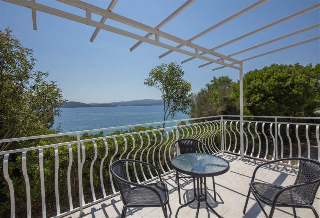 Bellevue villas - Balcony.jpg
