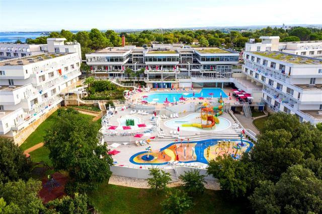 Hotel_Delfin_Plava_Laguna_2020_Entrance_Lanscape-21.jpg