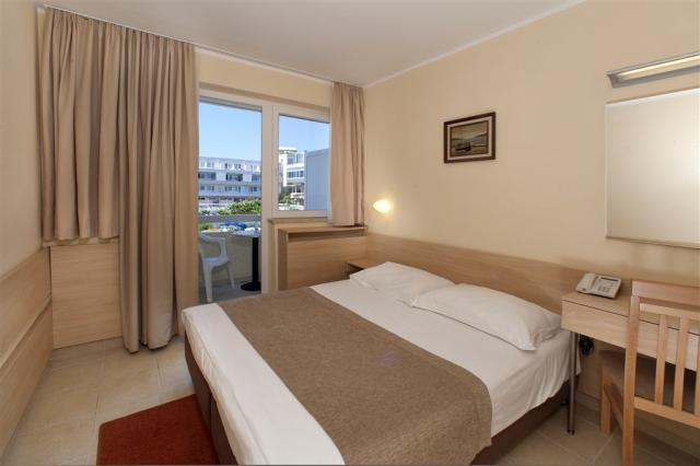 Hotel_Delfin_Plava_Laguna_Classic_room_with_balcony_sea_side_C2