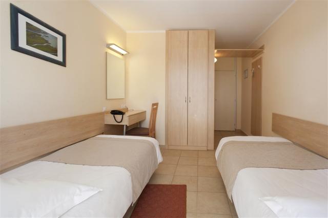 Hotel_Delfin_Plava_Laguna_Classic_room_with_balcony_C2B-23.jpg