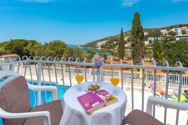 komodor-hotel-rooms-balcony-seaview-poolview.png