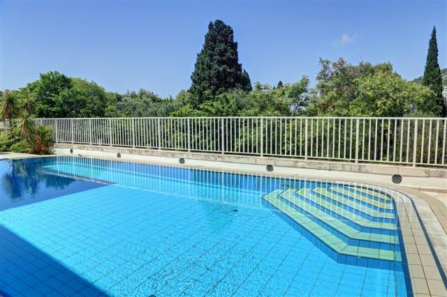 komodor-hotel-pool-viewtothesea.png