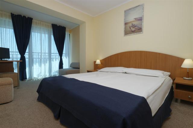 17 Bellevue Double Room.jpg