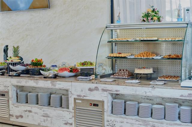 Buffet 5.jpg