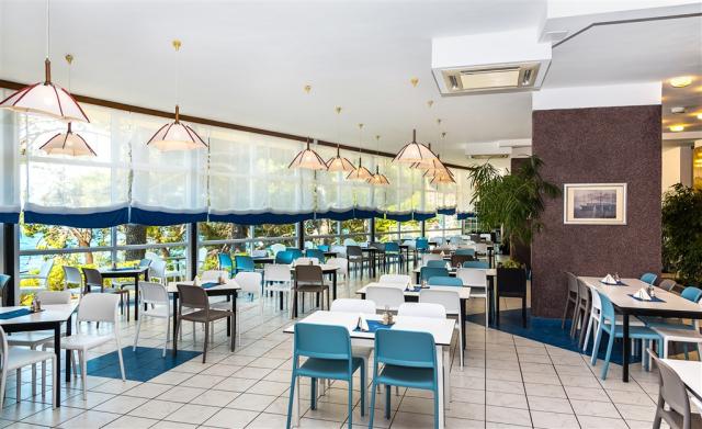 Holiday Village Sagitta - Restaurant (2).jpg