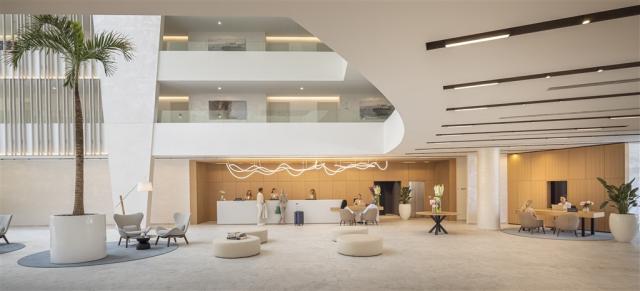 26_Aminess_Khalani_Beach_Hotel_09_Lobby_and_Reception_lobby-and