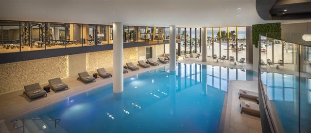 26_Aminess_Khalani_Beach_Hotel_04_Pool_and_Beach_pool-and-beach
