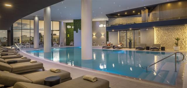 26_Aminess_Khalani_Beach_Hotel_04_Pool_and_Beach_pool-and-beach