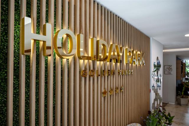 Hotel lobby (1).jpg