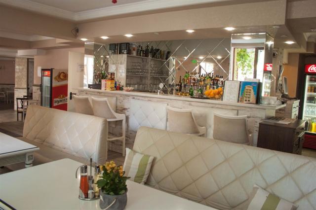 hotel-zeus-restaurant-photo-01.jpg