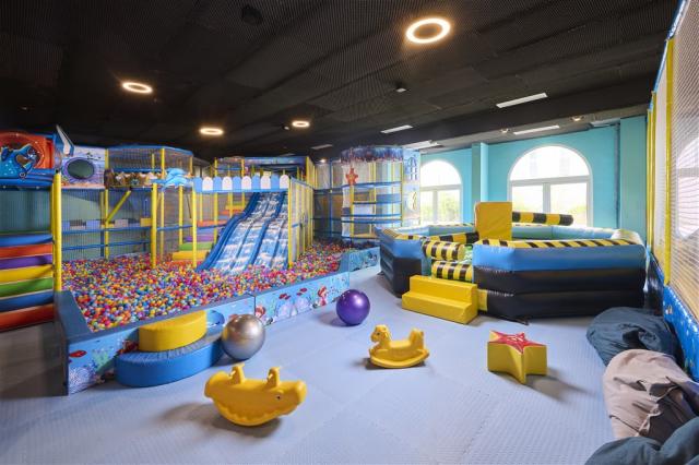 29_Aminess_Lisanj_Family_Hotel_06_animation_AMI-fun-park_Amines