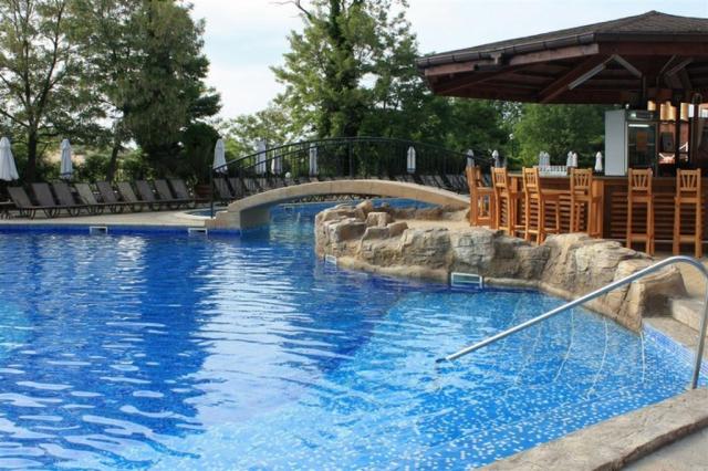 pool-bar-snacks2.jpg