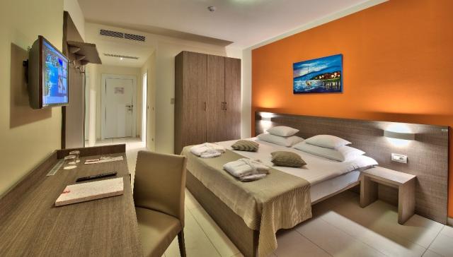 Hotel Iris standard room (4).jpg