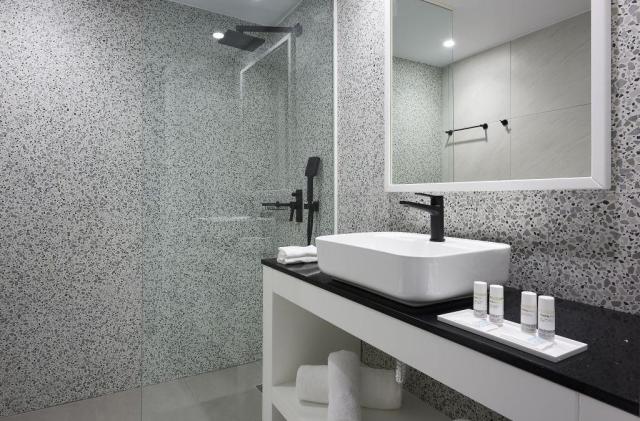 Dimitra Beach Hotel & Suites