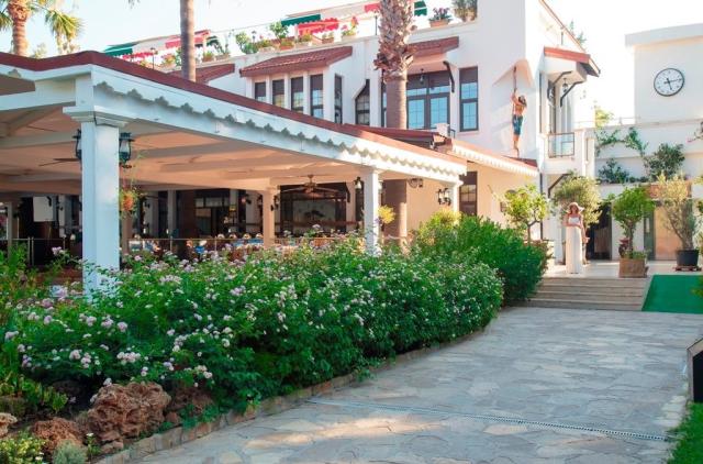 Pirates Beach Club