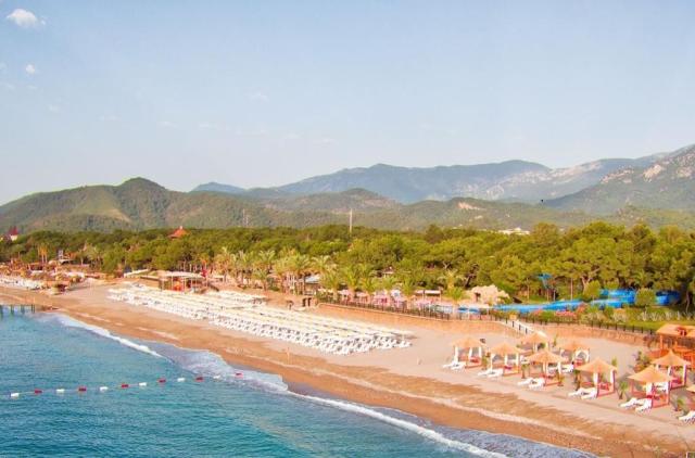 Pirates Beach Club