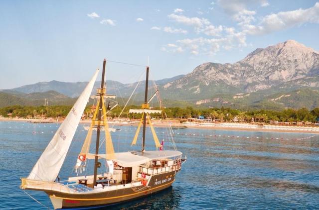 Pirates Beach Club