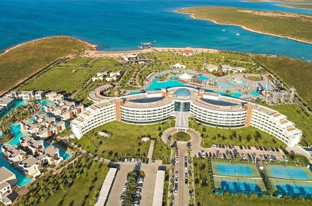 Aquasis de Luxe Resort and Spa