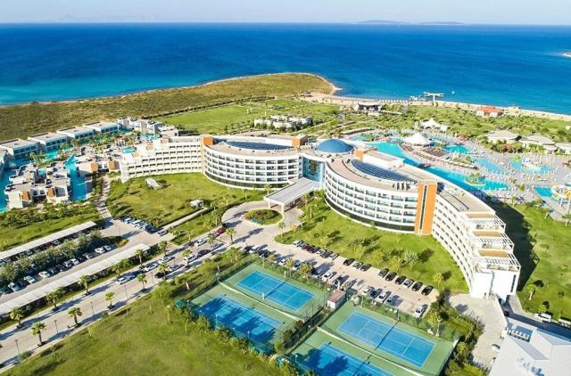 Aquasis de Luxe Resort and Spa