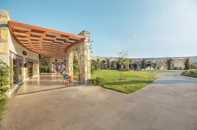 Aquasis de Luxe Resort and Spa