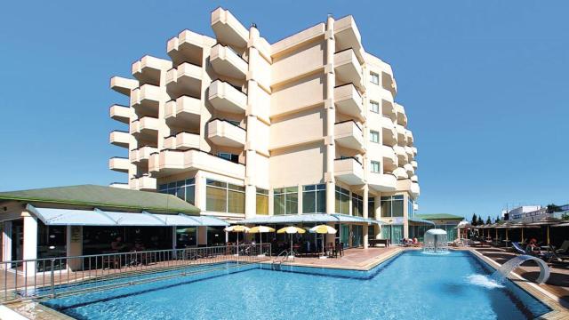 Tasia Maris Sands