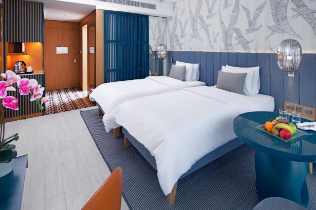 C Central Resort Palm