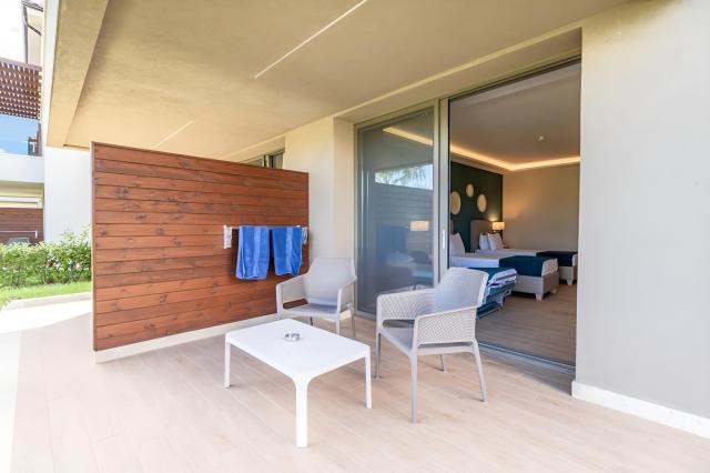 Almyros Beach Resort & Spa