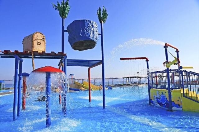White Olive Marine Aquapark