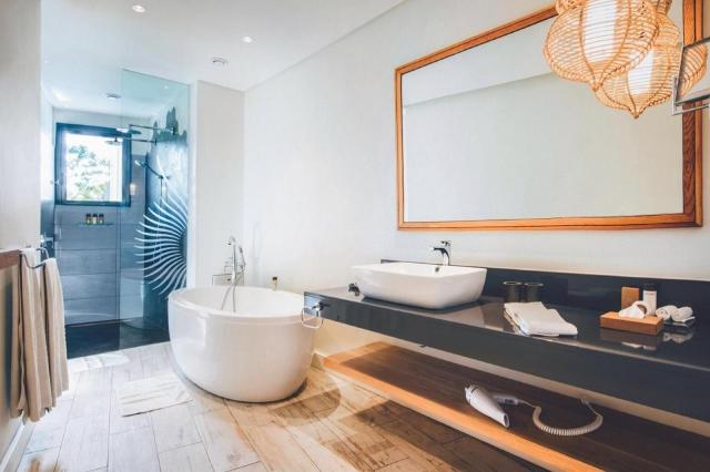 Victoria Beachcomber Resort For 2