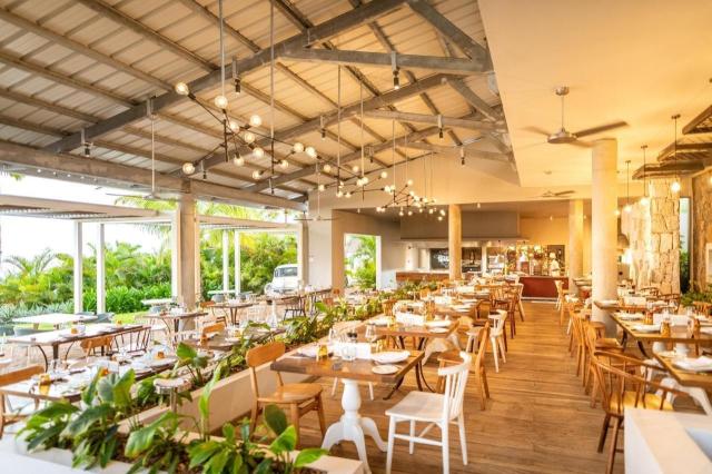 Victoria Beachcomber Resort For 2