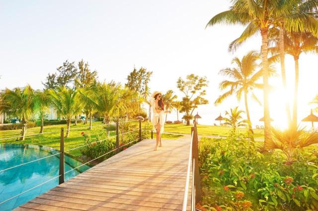 Victoria Beachcomber Resort For 2
