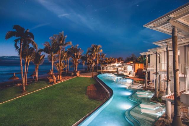 Victoria Beachcomber Resort For 2
