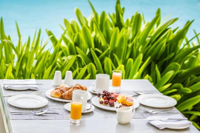 Victoria Beachcomber Resort For 2