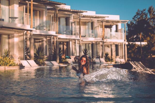 Victoria Beachcomber Resort For 2
