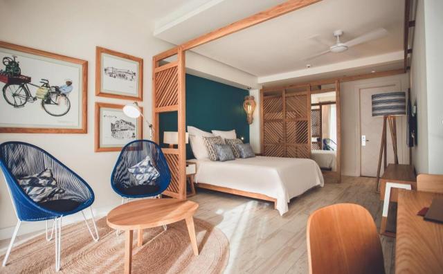 Victoria Beachcomber Resort For 2