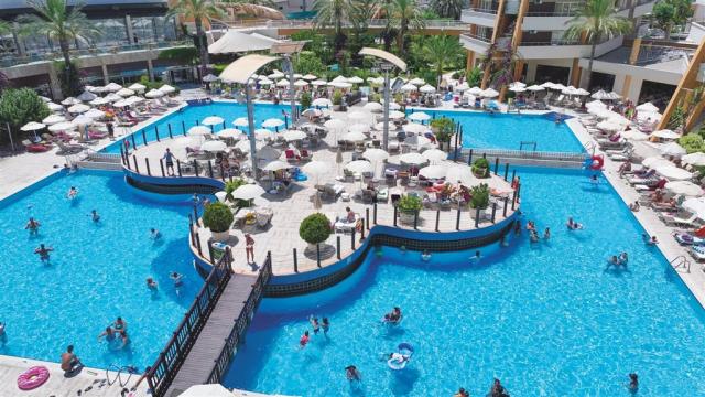 dovolenka-Turecko-Alanya-hotelovy-komplex-Alaiye-Resort-bazen.j